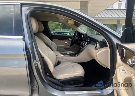 2017 Mercedes-Benz C 300 из США, поврежденный, VIN 55SWF4JB3HU212581